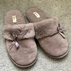 Soma gray slippers size 7/8.